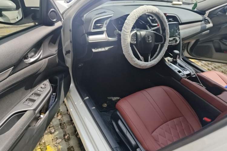 Used Honda Civic 2016 220TURBO CVT Luxury Edition Driver Seat