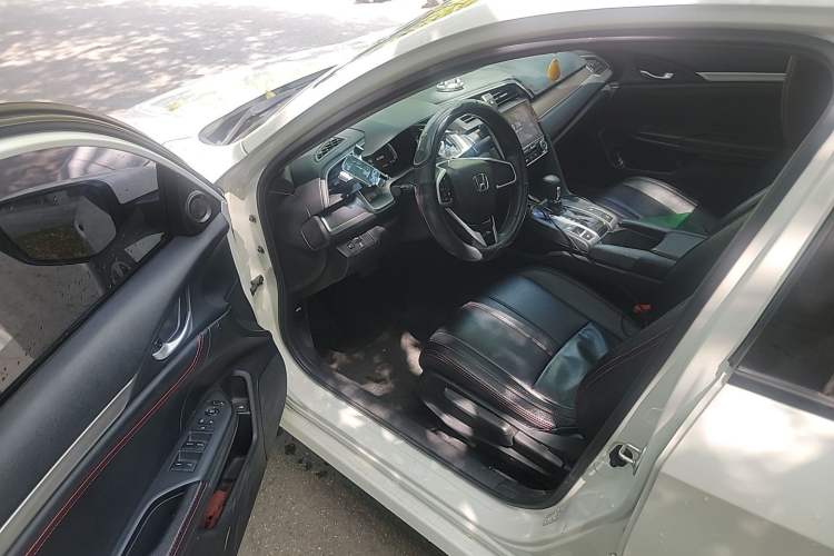Used Honda Civic 2016 220TURBO CVT Luxury Edition Driver Seat