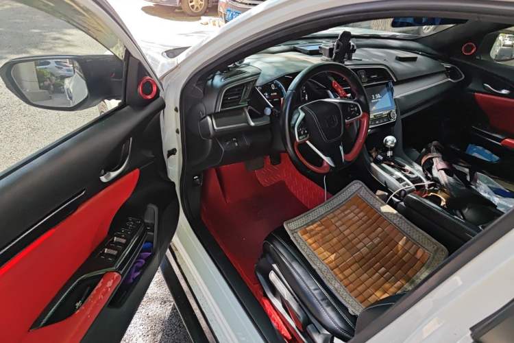 Used Honda Civic 2016 220TURBO CVT Luxury Edition Driver Seat