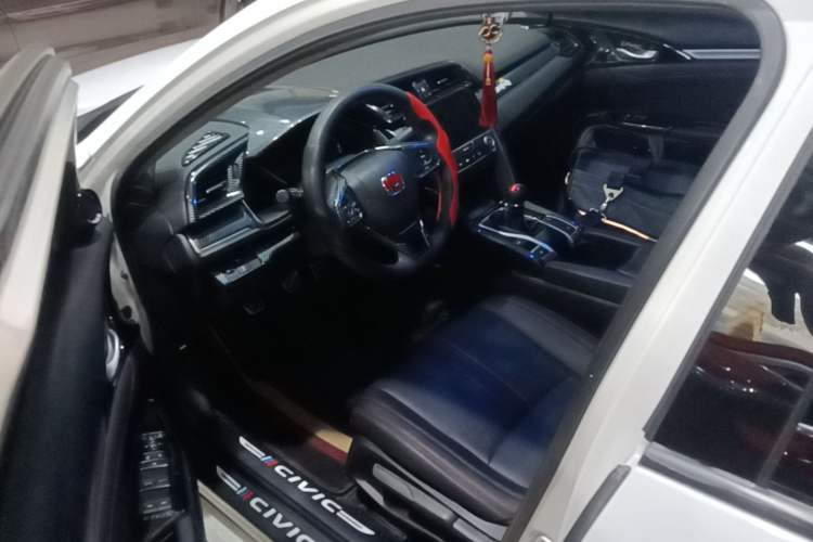 Used Honda Civic 2016 220TURBO Manual Luxury Edition Driver Seat