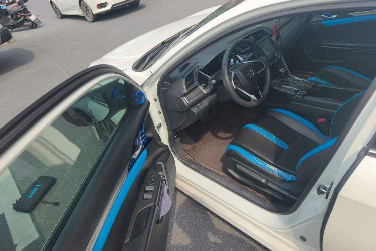 Used Honda Civic 2016 220TURBO CVT Luxury Edition Driver Seat