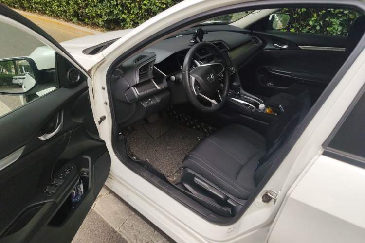 Used Honda Civic 2016 220TURBO CVT Luxury Edition Driver Seat