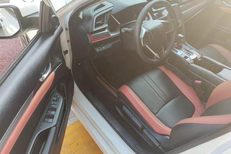 Used Honda Civic 2016 220TURBO CVT Luxury Edition Driver Seat