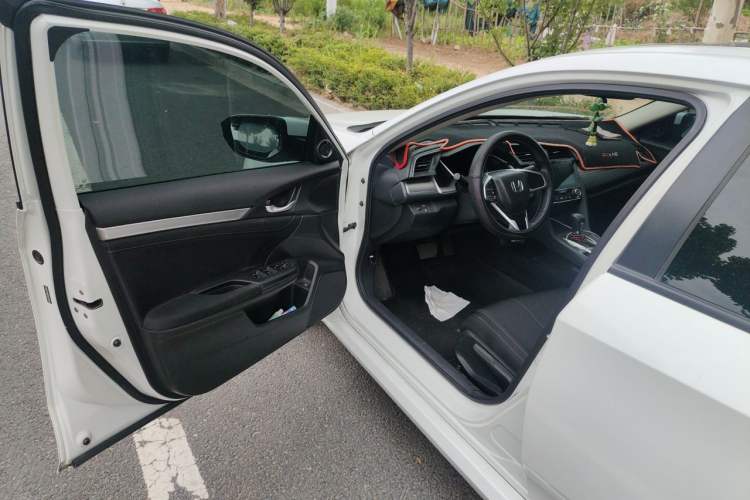 Used Honda Civic 2016 220TURBO CVT Luxury Edition Driver Seat