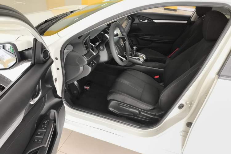Used Honda Civic 2016 220TURBO Manual Luxury Edition Driver Seat