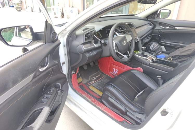 Used Honda Civic 2016 220TURBO Manual Luxury Edition Driver Seat