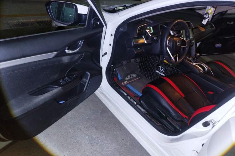 Used Honda Civic 2016 220TURBO Manual Luxury Edition Driver Seat