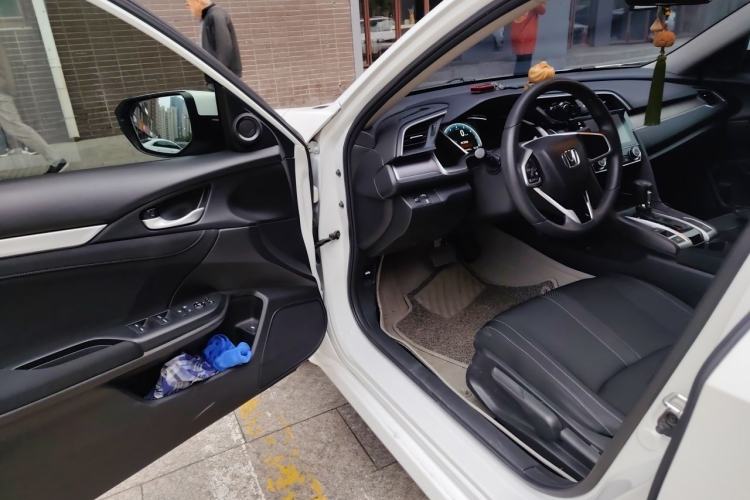 Used Honda Civic 2016 220TURBO CVT Luxury Edition Driver Seat