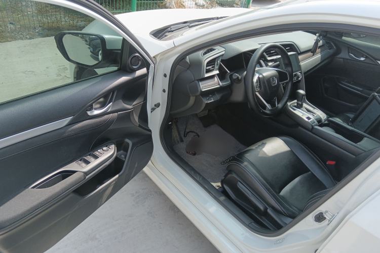 Used Honda Civic 2016 220TURBO CVT Luxury Edition Driver Seat