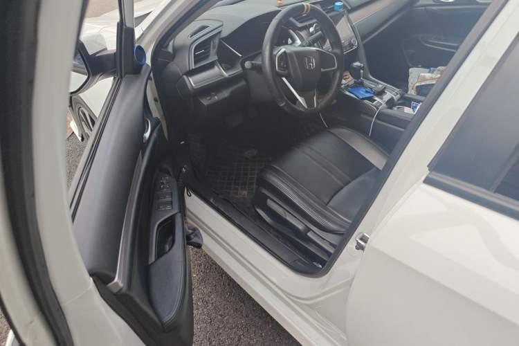 Used Honda Civic 2016 220TURBO CVT Luxury Edition Driver Seat