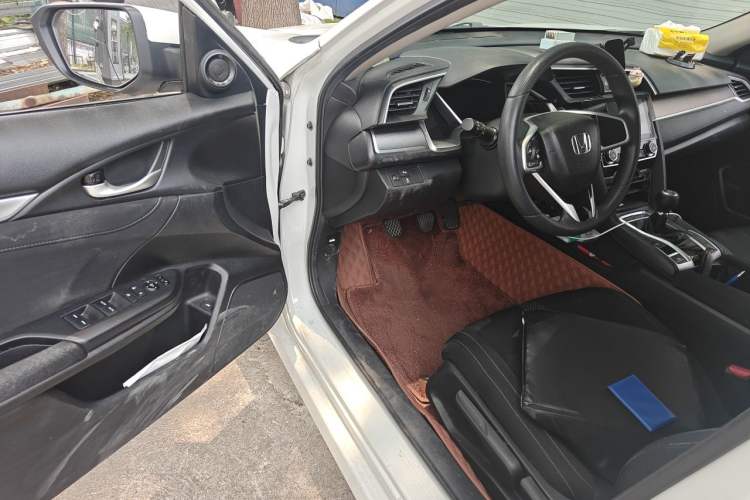 Used Honda Civic 2016 220TURBO Manual Luxury Edition Driver Seat