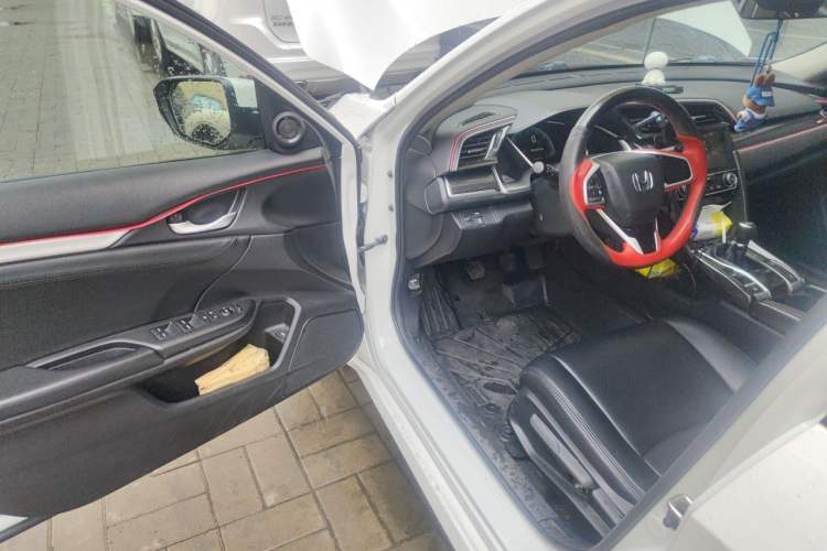 Used Honda Civic 2016 220TURBO Manual Luxury Edition Driver Seat