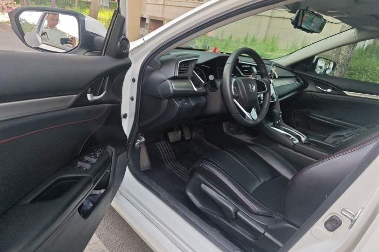 Used Honda Civic 2016 220TURBO CVT Luxury Edition Driver Seat