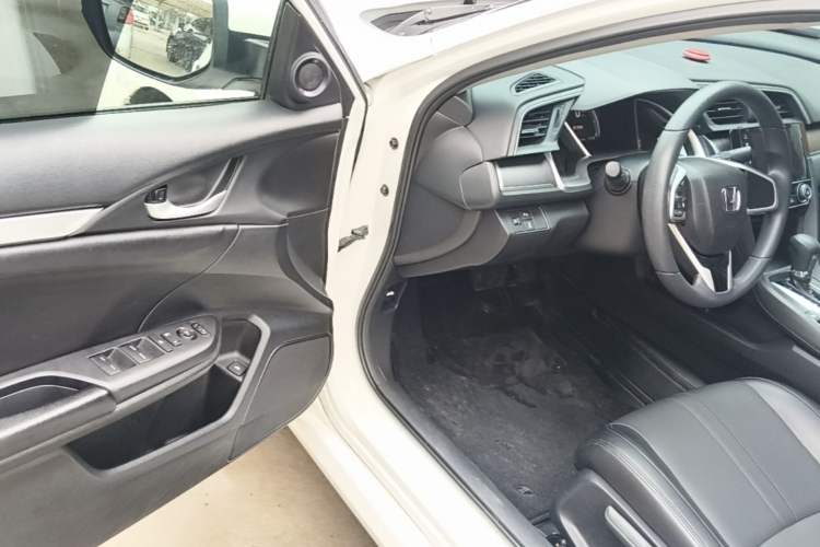 Used Honda Civic 2016 220TURBO CVT Luxury Edition Driver Seat