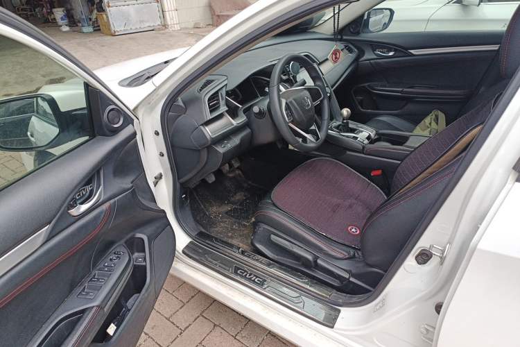 Used Honda Civic 2016 220TURBO Manual Luxury Edition Driver Seat