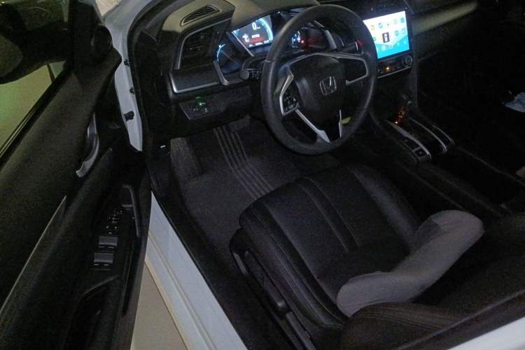 Used Honda Civic 2016 220TURBO CVT Luxury Edition Driver Seat