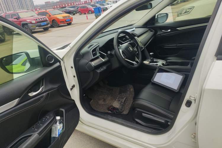 Used Honda Civic 2016 220TURBO Manual Luxury Edition Driver Seat