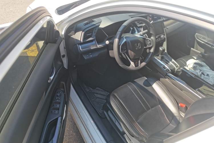 Used Honda Civic 2016 220TURBO CVT Luxury Edition Driver Seat