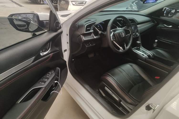 Used Honda Civic 2016 220TURBO CVT Luxury Edition Driver Seat