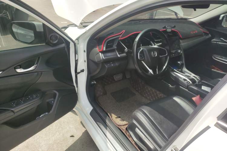 Used Honda Civic 2016 220TURBO CVT Luxury Edition Driver Seat