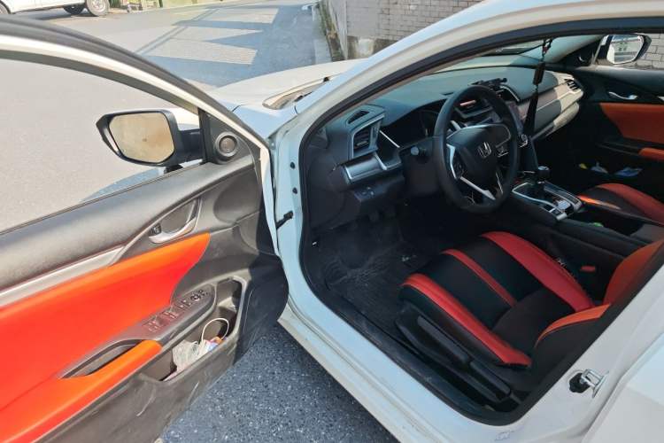 Used Honda Civic 2016 220TURBO Manual Luxury Edition Driver Seat