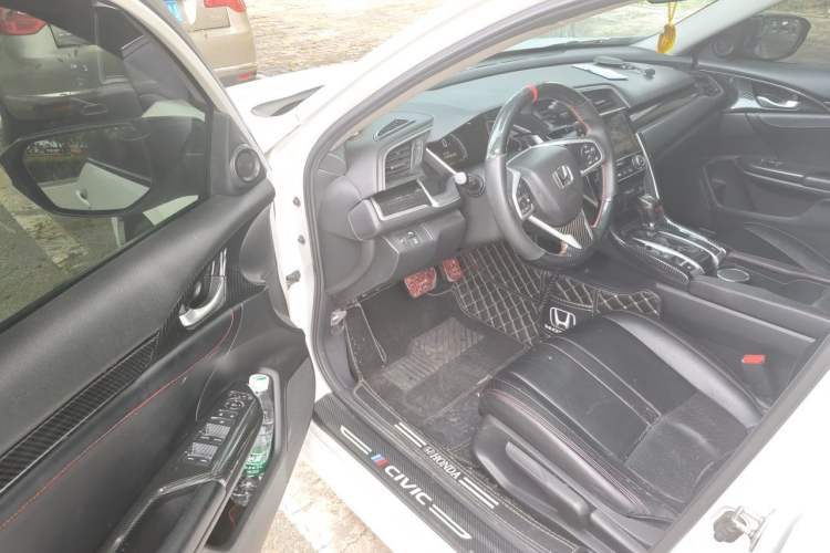 Used Honda Civic 2016 220TURBO CVT Luxury Edition Driver Seat