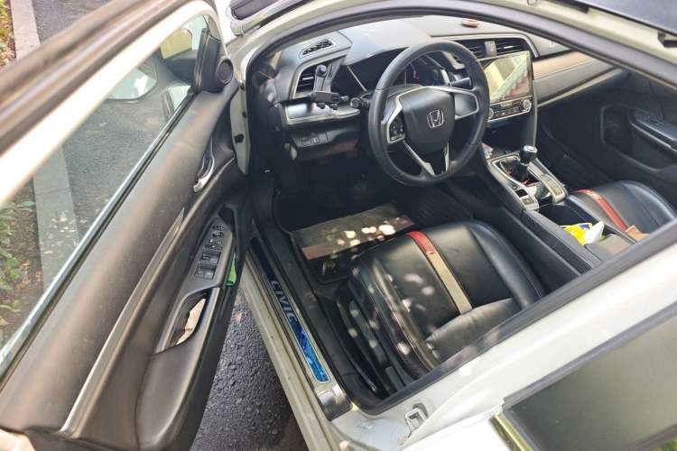 Used Honda Civic 2016 220TURBO Manual Luxury Edition Driver Seat
