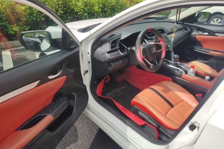Used Honda Civic 2016 220TURBO CVT Luxury Edition Driver Seat