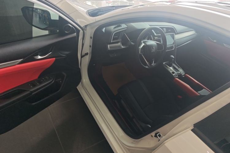 Used Honda Civic 2016 220TURBO CVT Luxury Edition Driver Seat