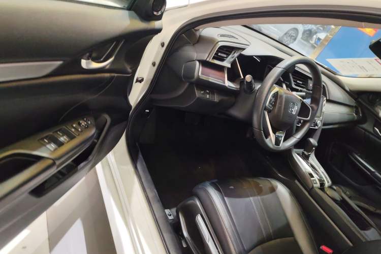 Used Honda Civic 2016 220TURBO CVT Luxury Edition Driver Seat