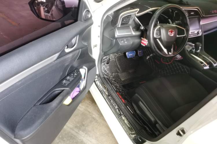 Used Honda Civic 2016 220TURBO CVT Luxury Edition Driver Seat