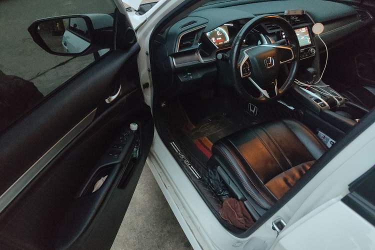 Used Honda Civic 2016 220TURBO CVT Luxury Edition Driver Seat