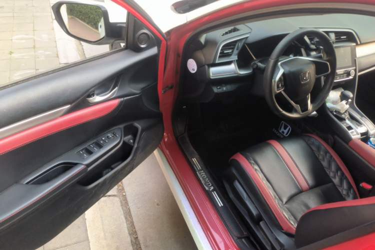 Used Honda Civic 2016 220TURBO CVT Luxury Edition Driver Seat