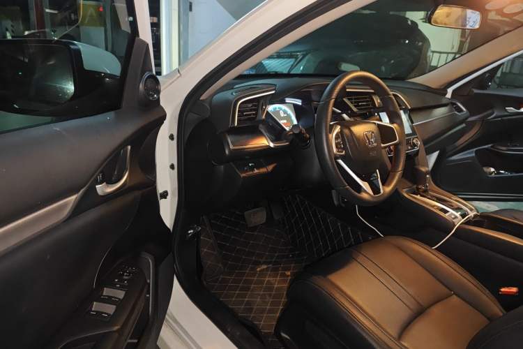 Used Honda Civic 2016 220TURBO CVT Luxury Edition Driver Seat