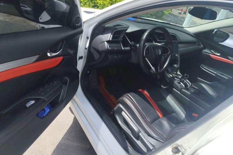 Used Honda Civic 2016 220TURBO CVT Luxury Edition Driver Seat