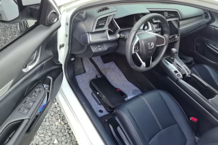 Used Honda Civic 2016 220TURBO CVT Luxury Edition Driver Seat