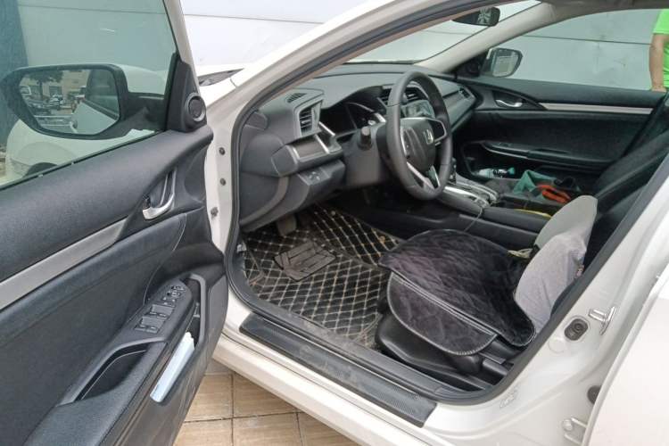 Used Honda Civic 2016 220TURBO CVT Luxury Edition Driver Seat