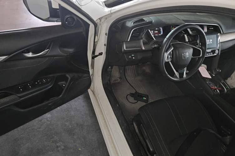 Used Honda Civic 2016 220TURBO Manual Luxury Edition Driver Seat