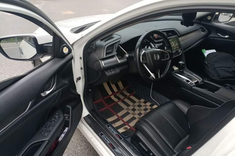 Used Honda Civic 2016 220TURBO CVT Prestige Edition Driver Seat