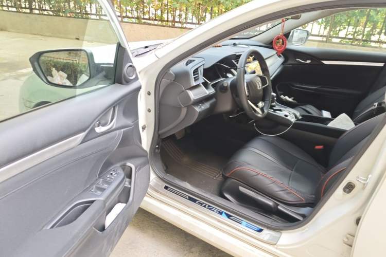 Used Honda Civic 2016 220TURBO CVT Luxury Edition Driver Seat