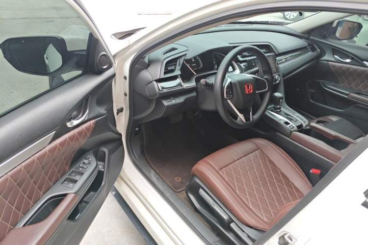 Used Honda Civic 2016 220TURBO CVT Luxury Edition Driver Seat