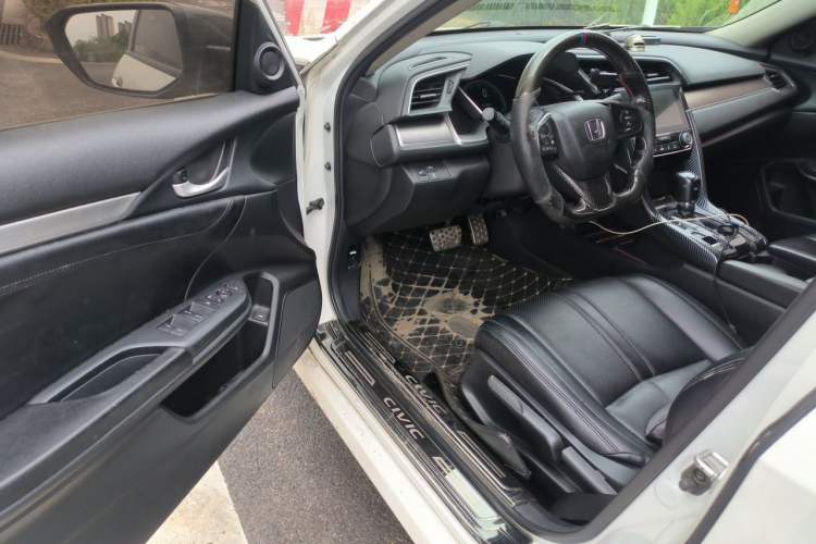 Used Honda Civic 2016 220TURBO CVT Luxury Edition Driver Seat