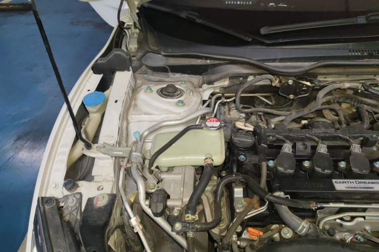 Used Honda Civic 2016 220TURBO CVT Luxury Edition Engine Bay Right