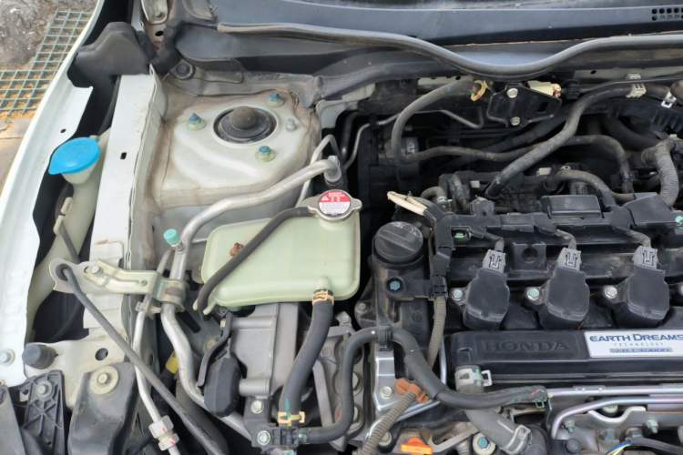 Used Honda Civic 2016 220TURBO CVT Luxury Edition Engine Bay Right