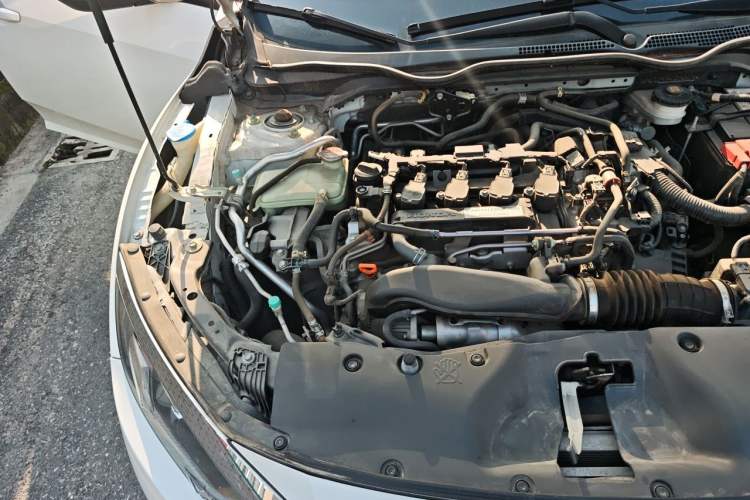Used Honda Civic 2016 220TURBO Manual Luxury Edition Engine Bay Right