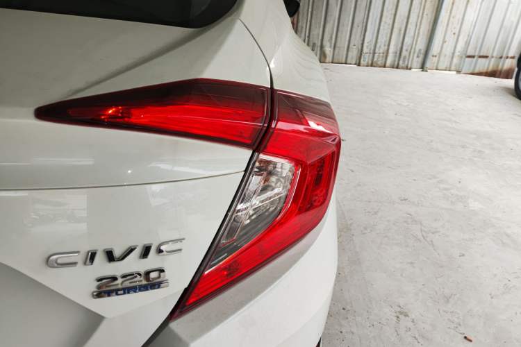 Used Honda Civic 2016 220TURBO CVT Luxury Edition Exterior 1