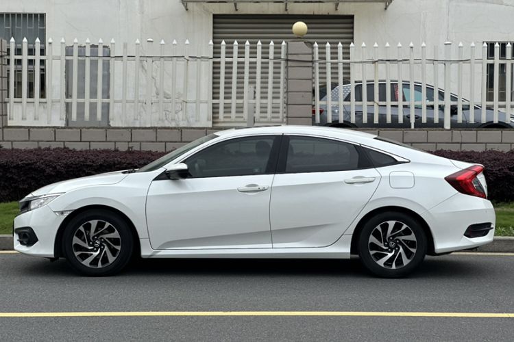 Used Honda Civic 2016 220TURBO CVT Luxury Edition Exterior 1