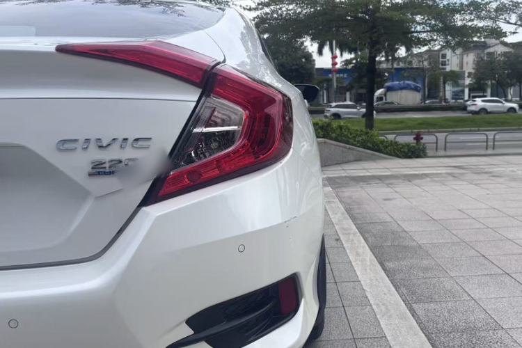 Used Honda Civic 2016 220TURBO CVT Luxury Edition Exterior 10