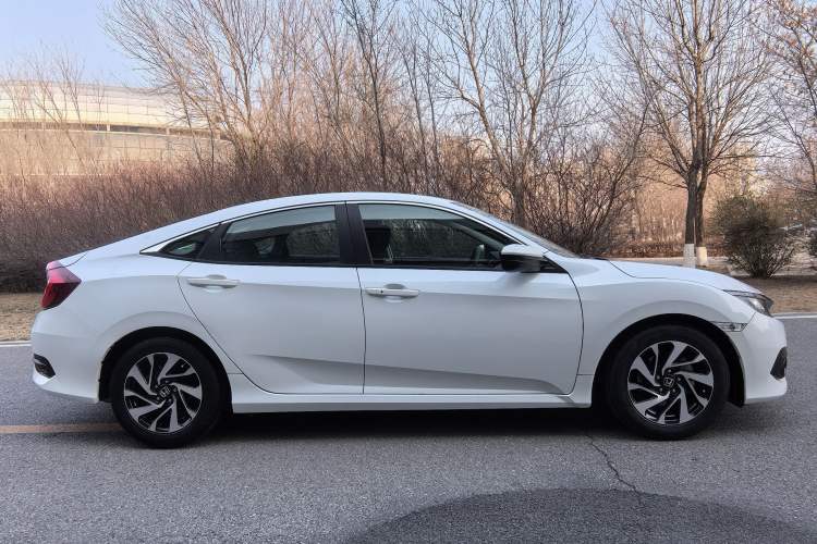 Used Honda Civic 2016 220TURBO CVT Luxury Edition Exterior 3