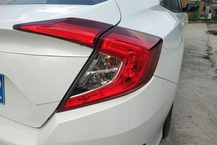 Used Honda Civic 2016 180TURBO CVT Comfort Version Exterior 3